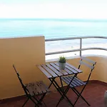 Piso Amplio Frente Al Mar En Pleno Paseo Maritimo.